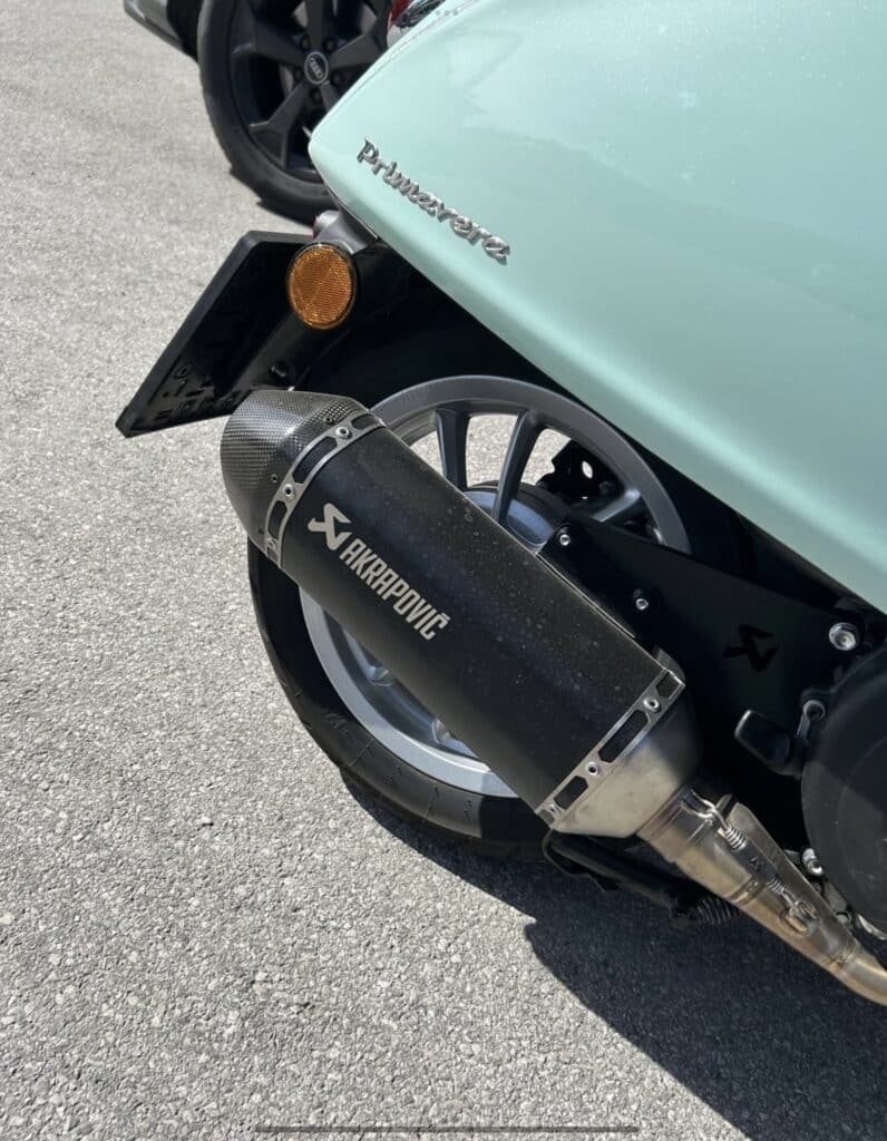 Vespa 125 Primavera Akrapovic